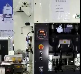 高速夾式大香蕉黄色电影衝床壓視頻
